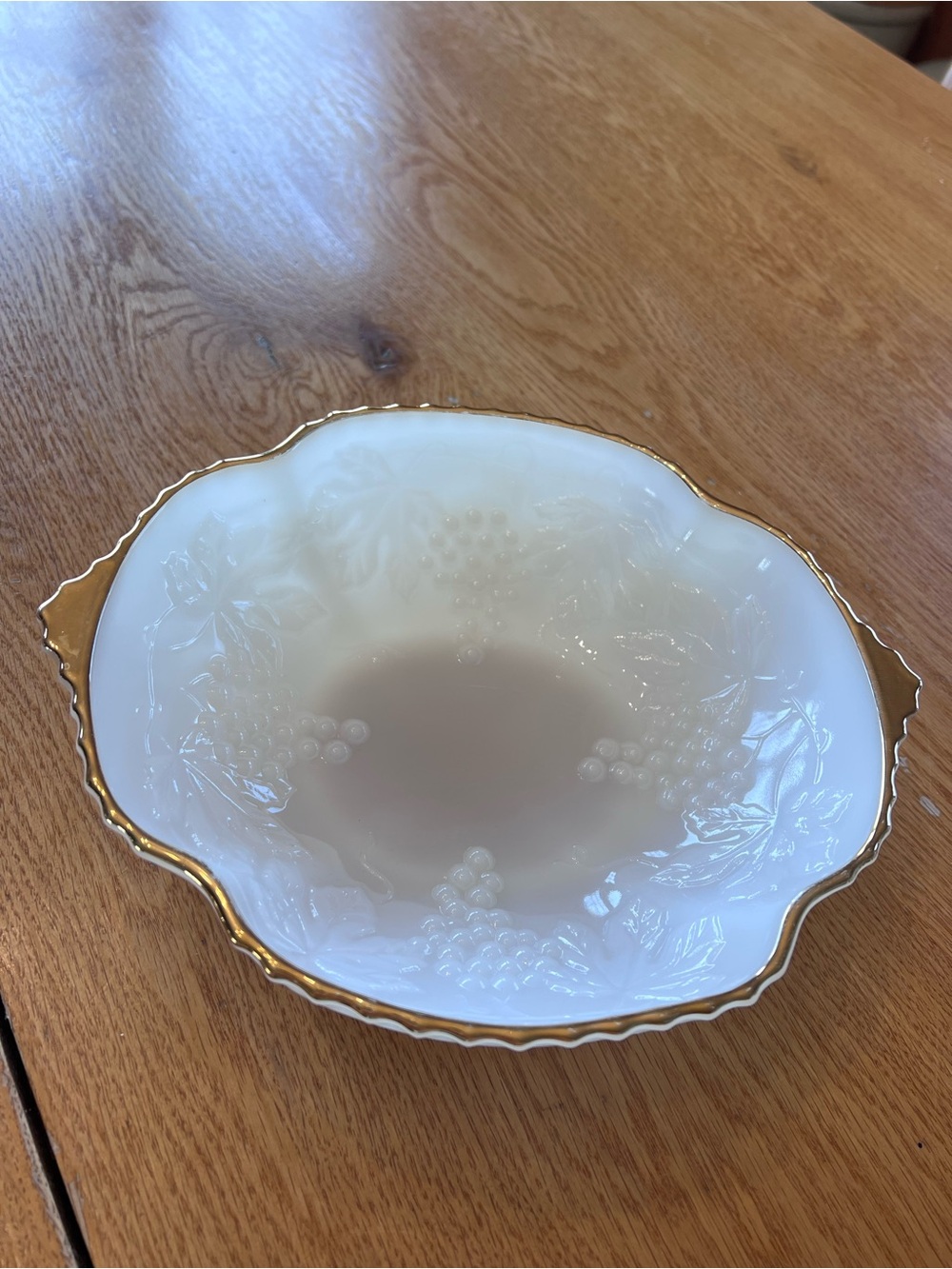 Vintage Harvest Colony Milk Glass
Grape & Leaf Fruit Bowl 24k Gold Trim